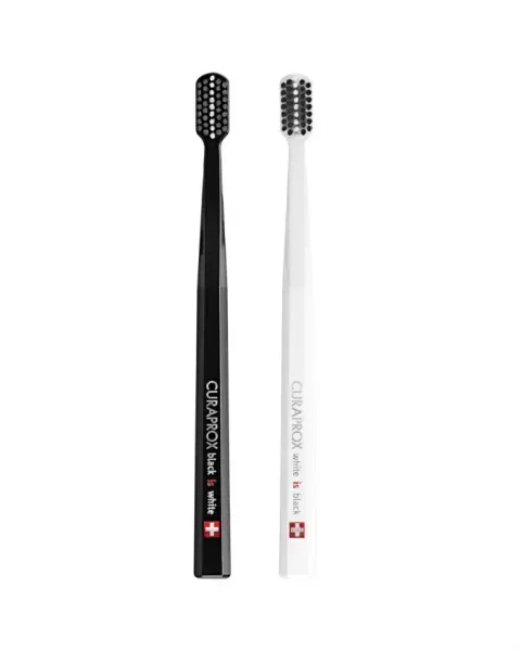 CURAPROX НАБІР ЗУБНИХ ЩІТОК BLACK IS WHITE DUO ULTRASOFT, ЧОРНА ТА БІЛА D 0,10 ММ 1513453 фото